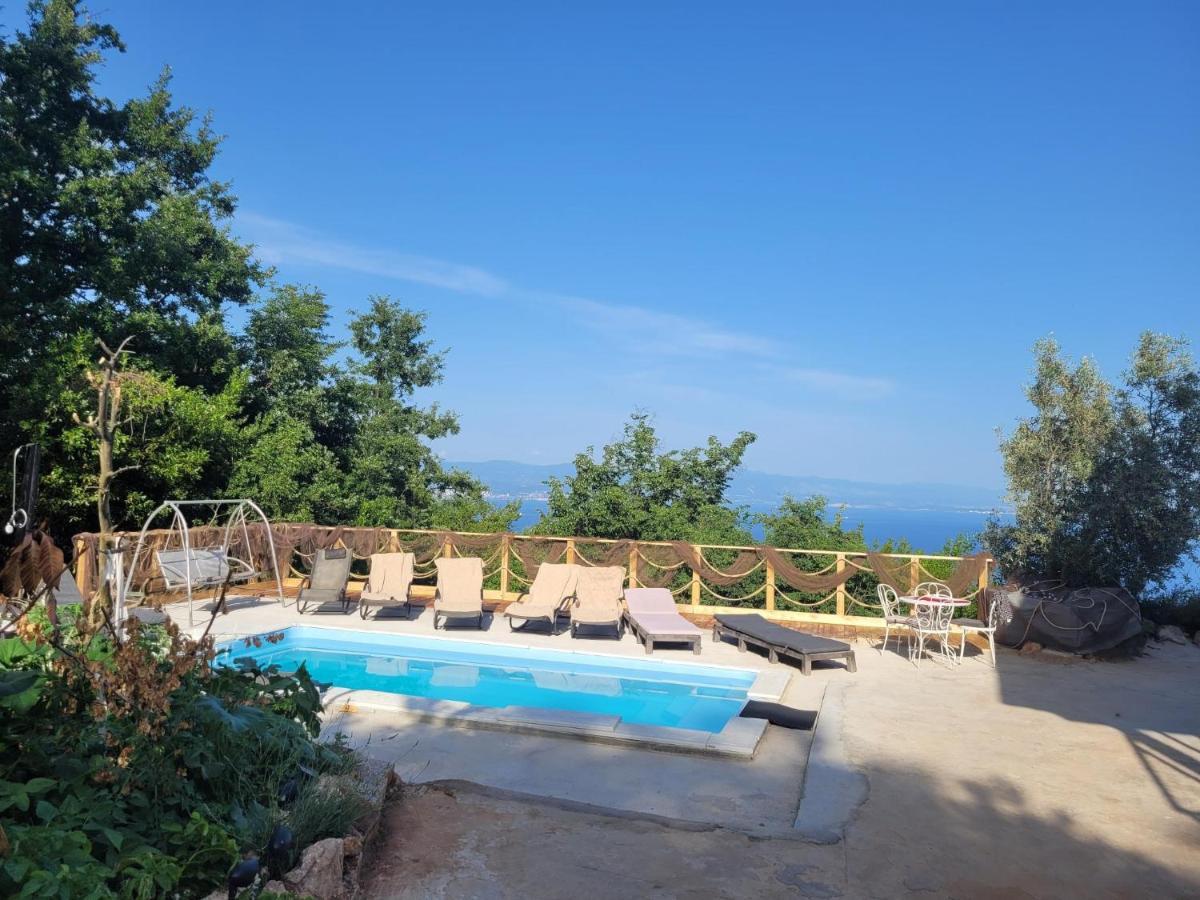 Apartments Chiara Mit Meerblick Und Pool Und Jacuzzi Ловран Екстериор снимка