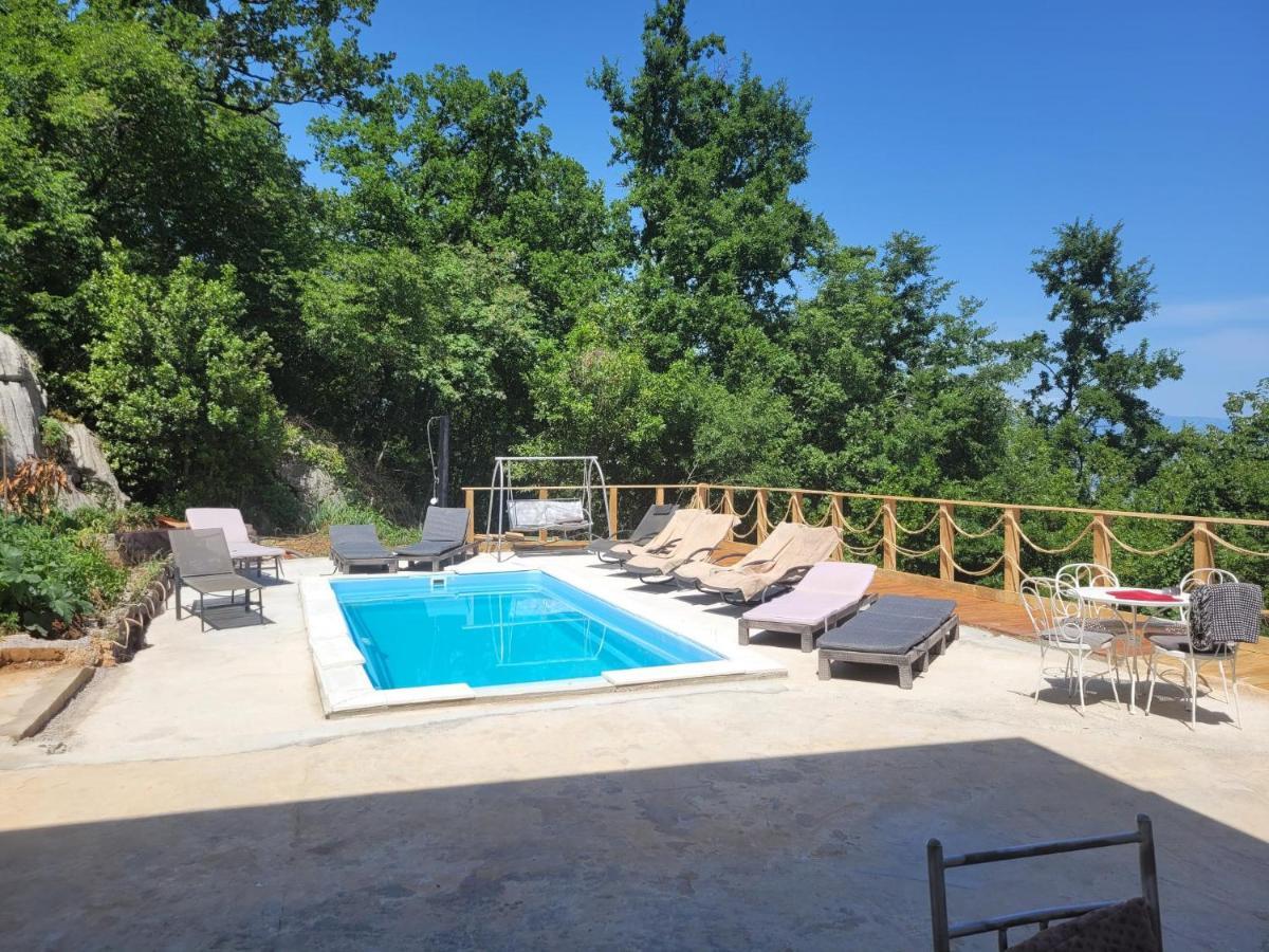 Apartments Chiara Mit Meerblick Und Pool Und Jacuzzi Ловран Екстериор снимка