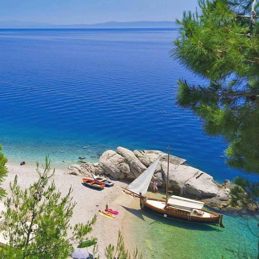Apartments Chiara Mit Meerblick Und Pool Und Jacuzzi Ловран Екстериор снимка