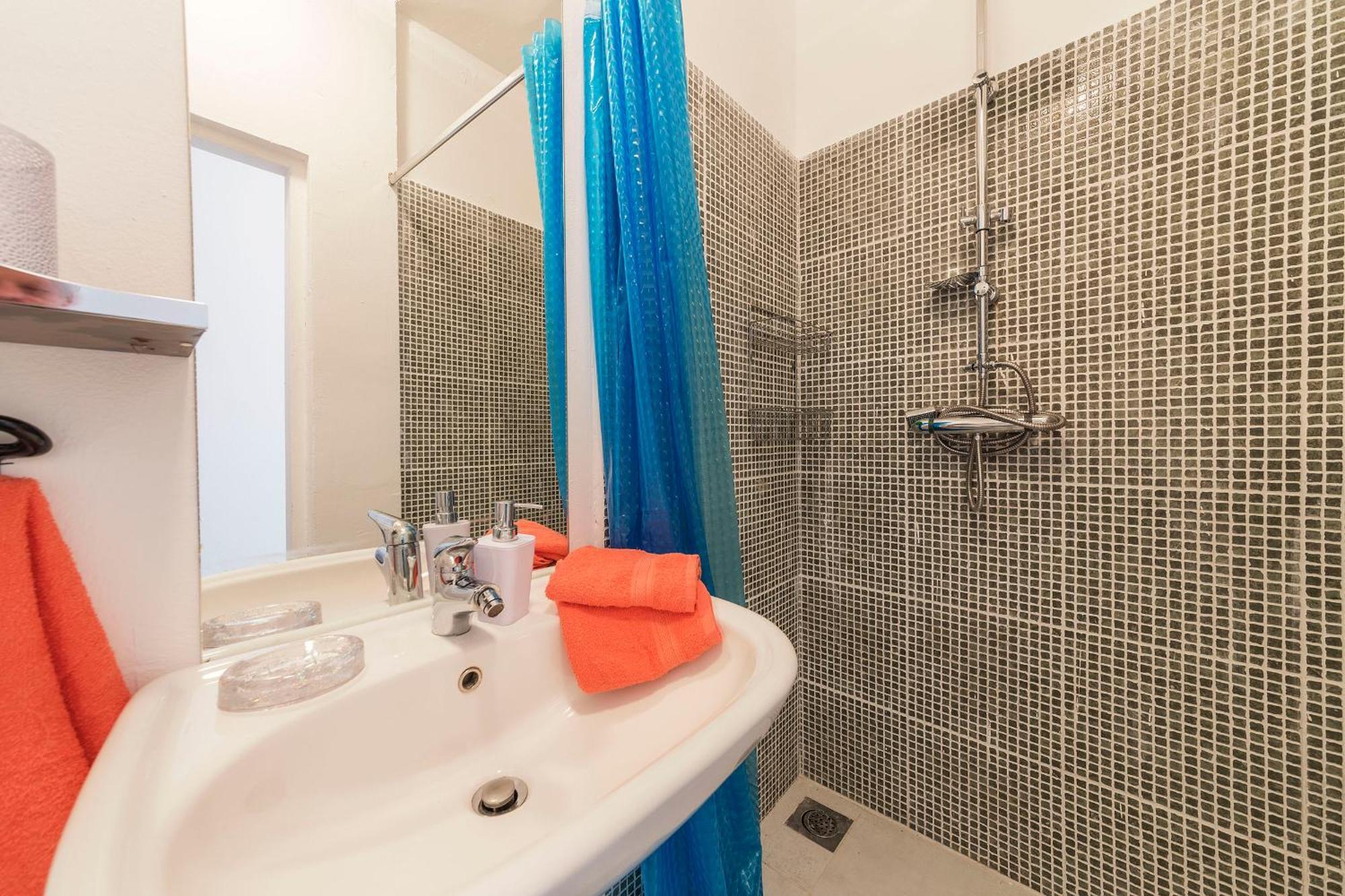 Apartments Chiara Mit Meerblick Und Pool Und Jacuzzi Ловран Екстериор снимка