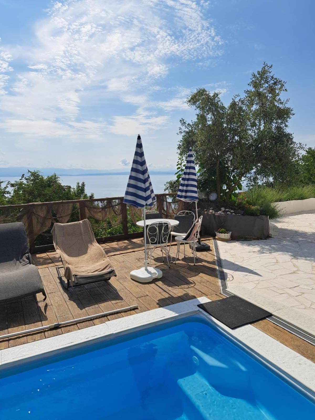 Apartments Chiara Mit Meerblick Und Pool Und Jacuzzi Ловран Стая снимка