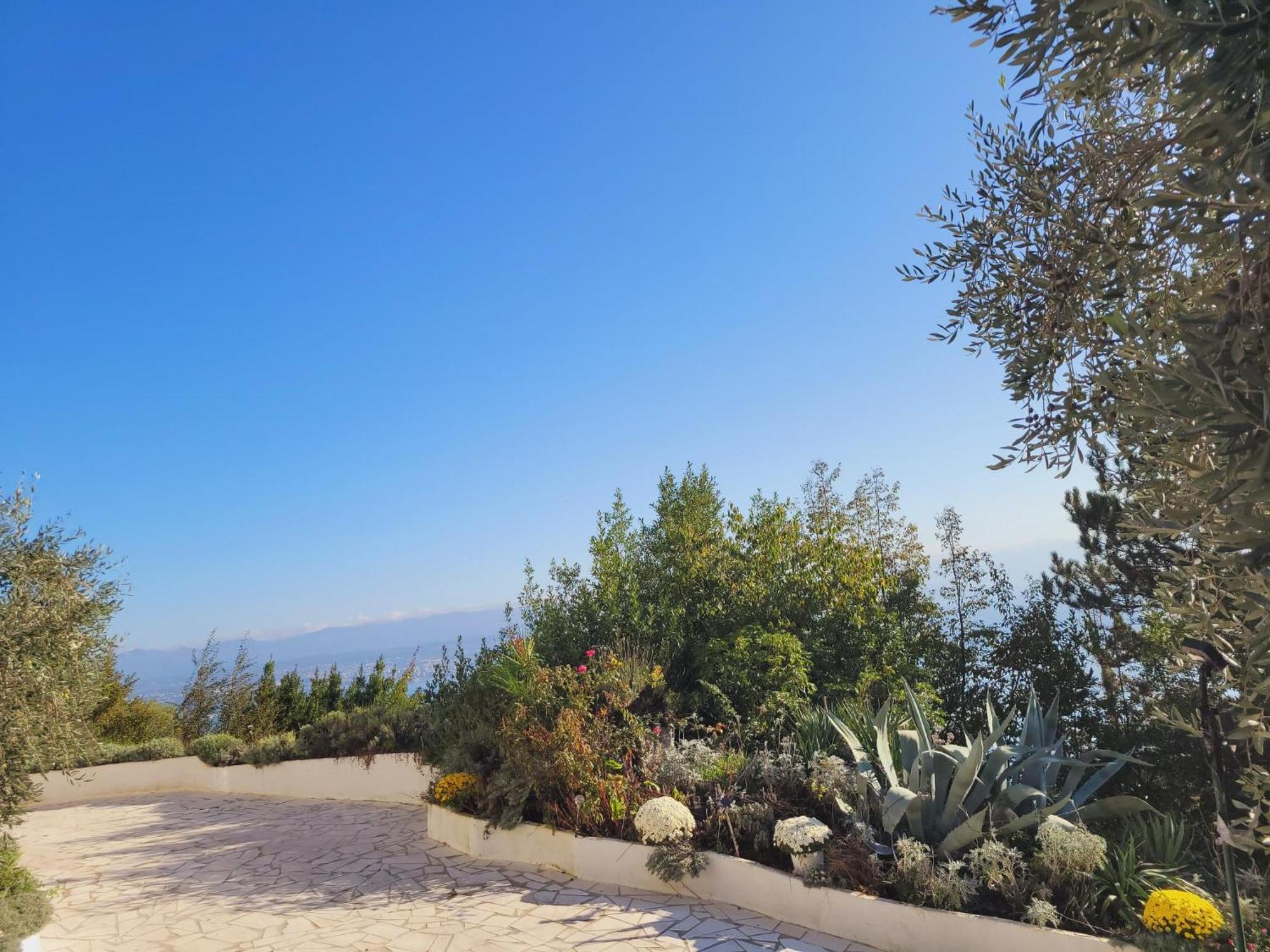 Apartments Chiara Mit Meerblick Und Pool Und Jacuzzi Ловран Екстериор снимка