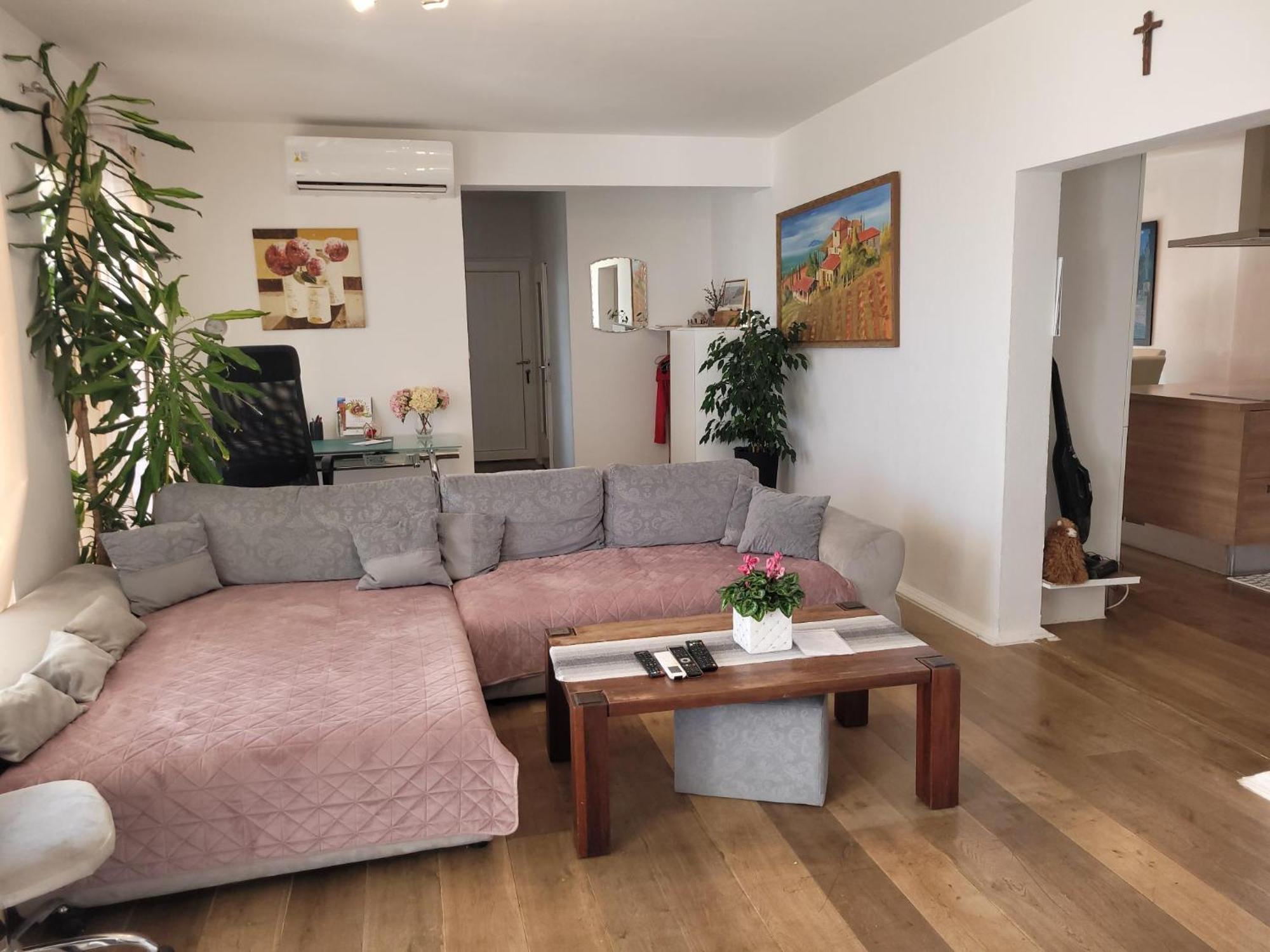 Apartments Chiara Mit Meerblick Und Pool Und Jacuzzi Ловран Екстериор снимка