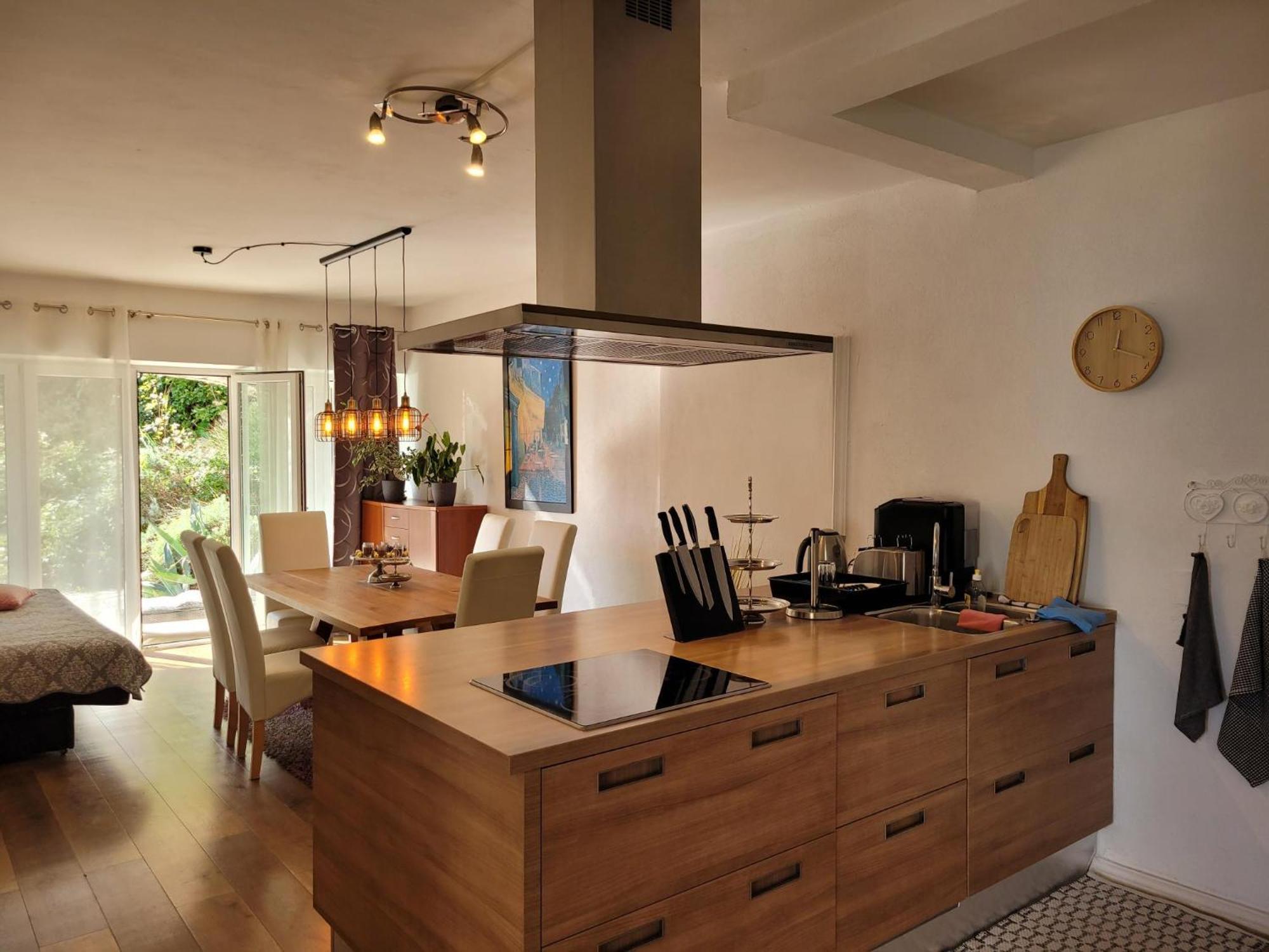 Apartments Chiara Mit Meerblick Und Pool Und Jacuzzi Ловран Екстериор снимка