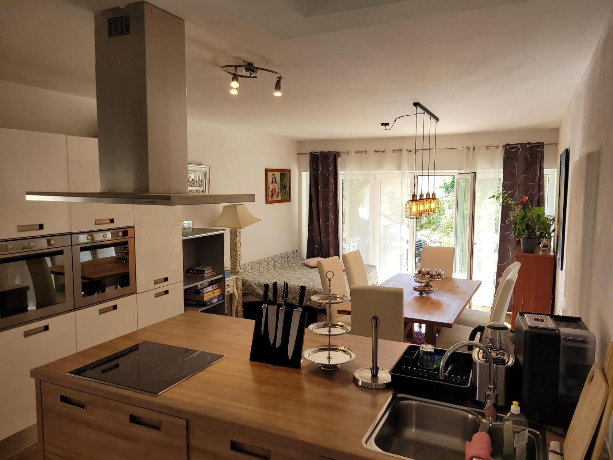 Apartments Chiara Mit Meerblick Und Pool Und Jacuzzi Ловран Екстериор снимка