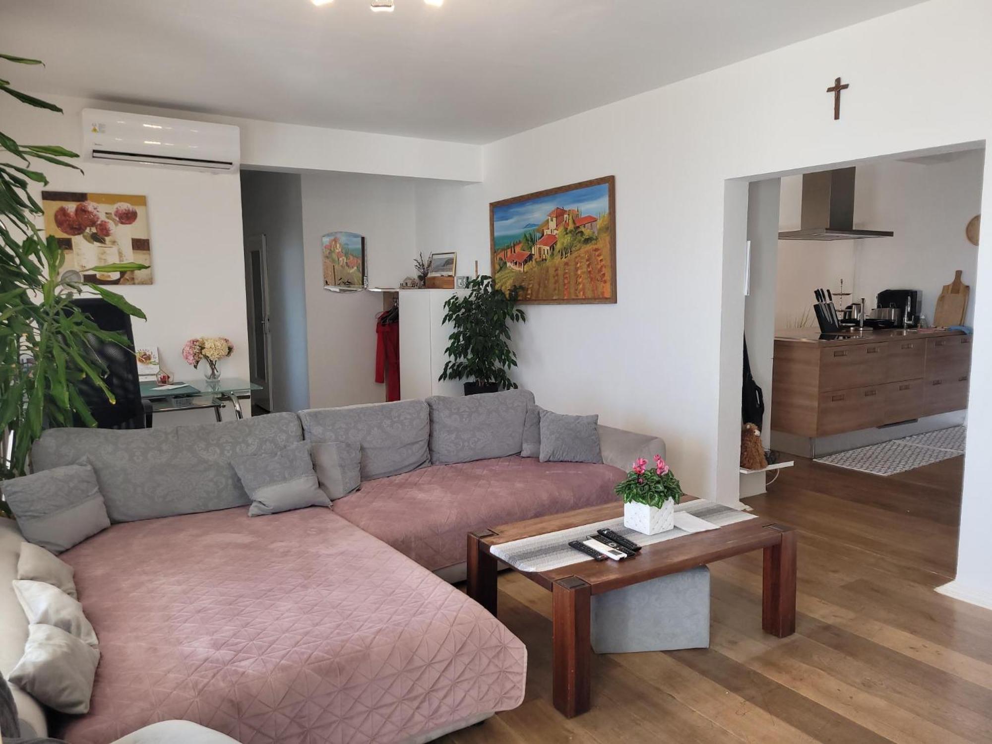 Apartments Chiara Mit Meerblick Und Pool Und Jacuzzi Ловран Екстериор снимка