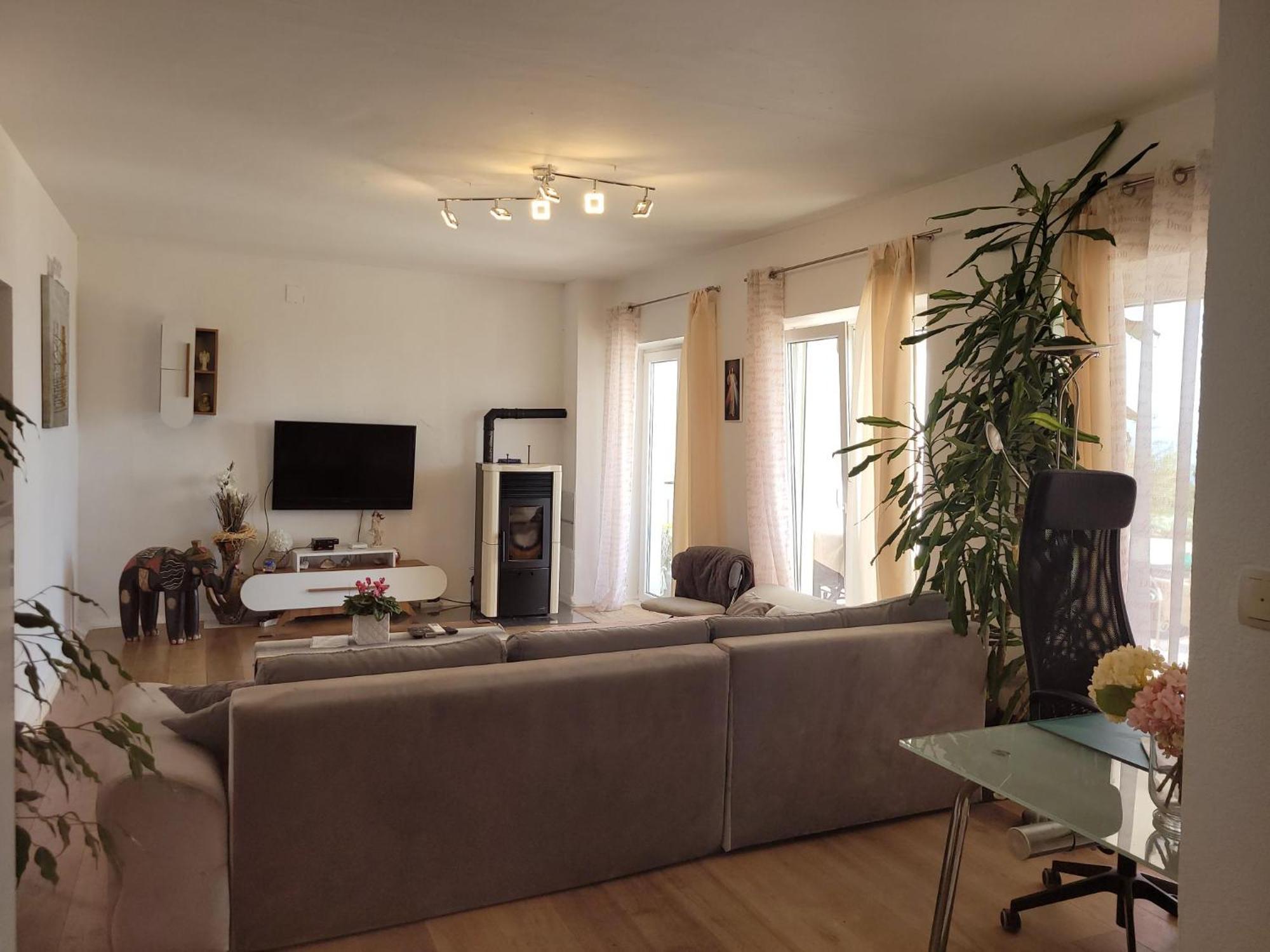 Apartments Chiara Mit Meerblick Und Pool Und Jacuzzi Ловран Екстериор снимка