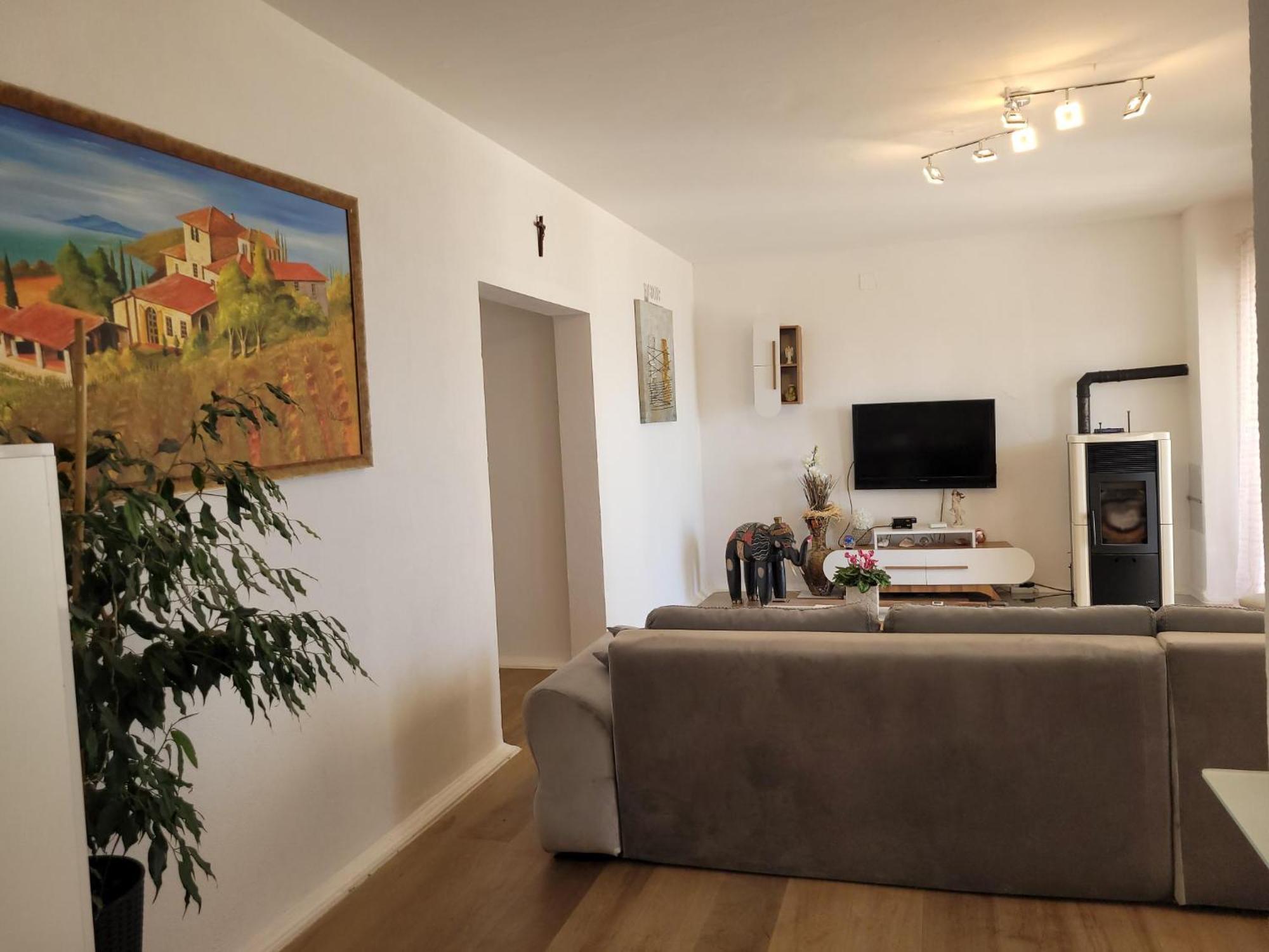 Apartments Chiara Mit Meerblick Und Pool Und Jacuzzi Ловран Екстериор снимка