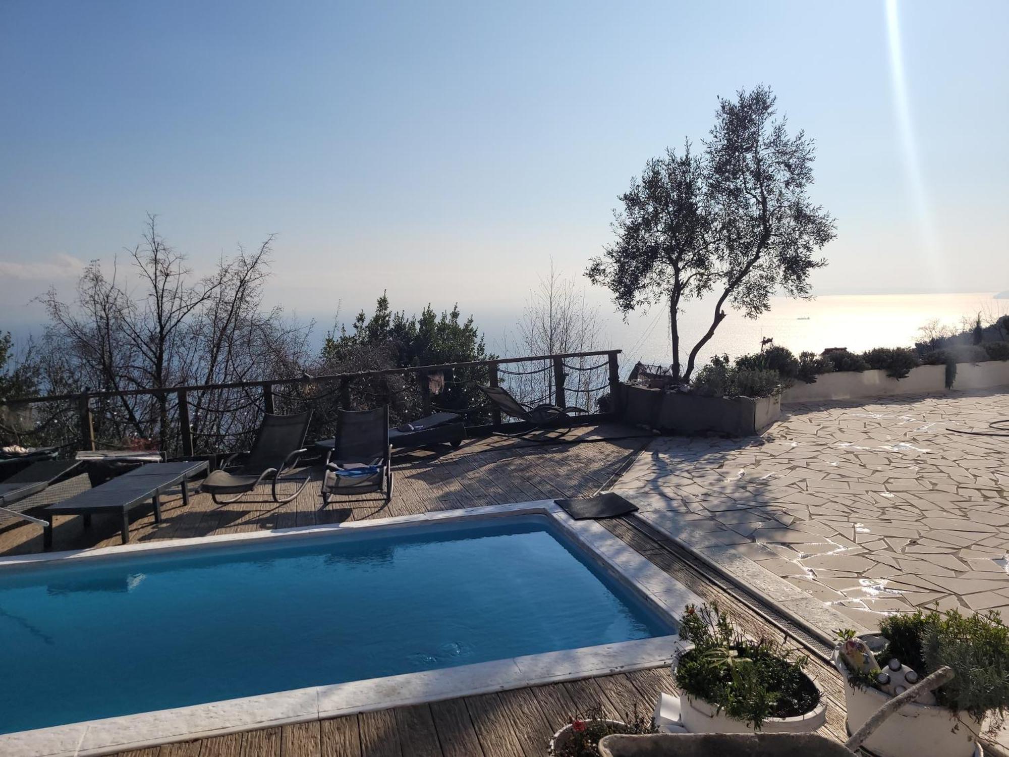 Apartments Chiara Mit Meerblick Und Pool Und Jacuzzi Ловран Екстериор снимка