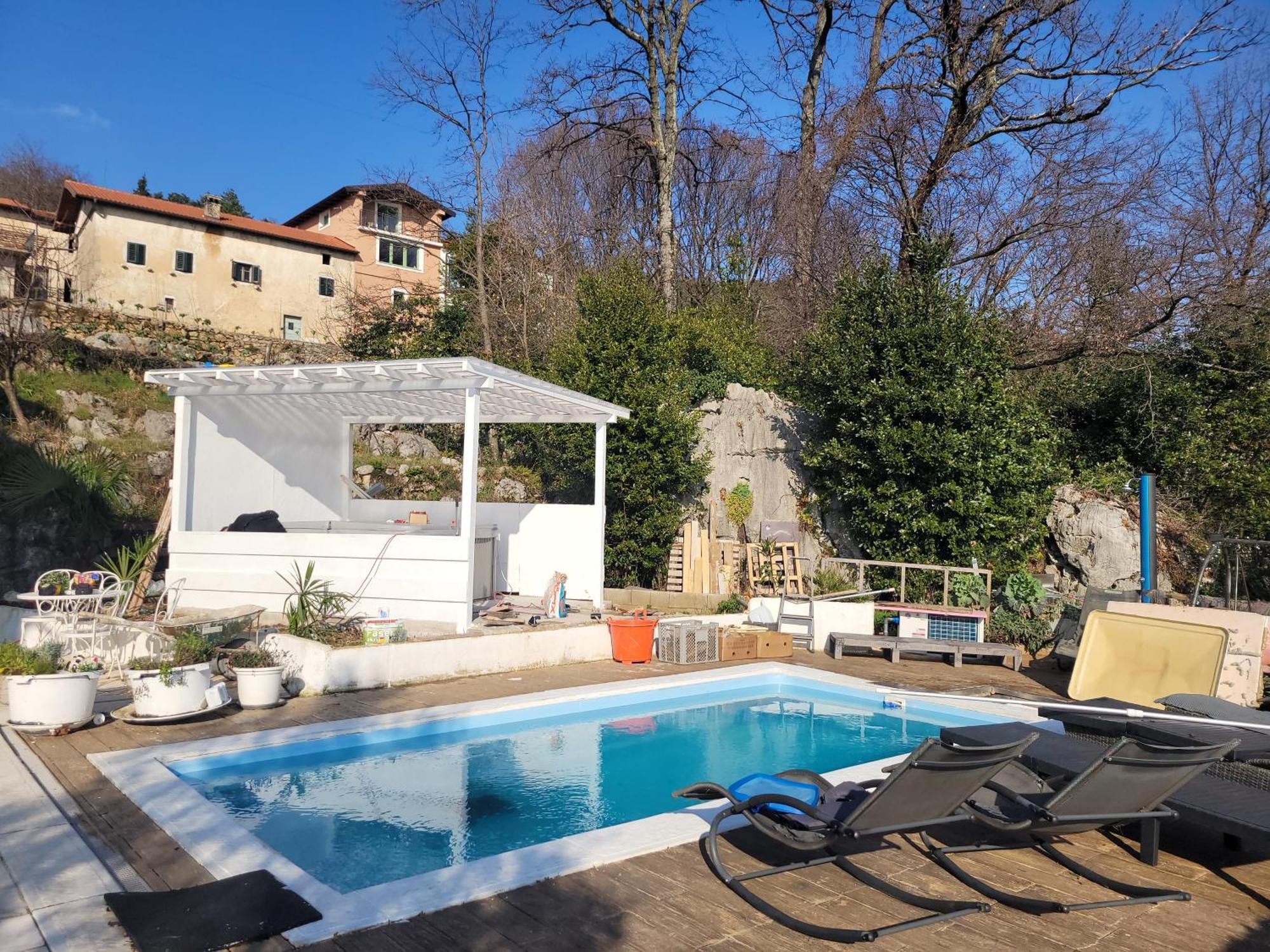 Apartments Chiara Mit Meerblick Und Pool Und Jacuzzi Ловран Екстериор снимка